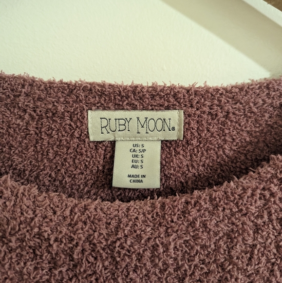 Fuzzy Cropped Pink Sweater - Picture 3 of 7